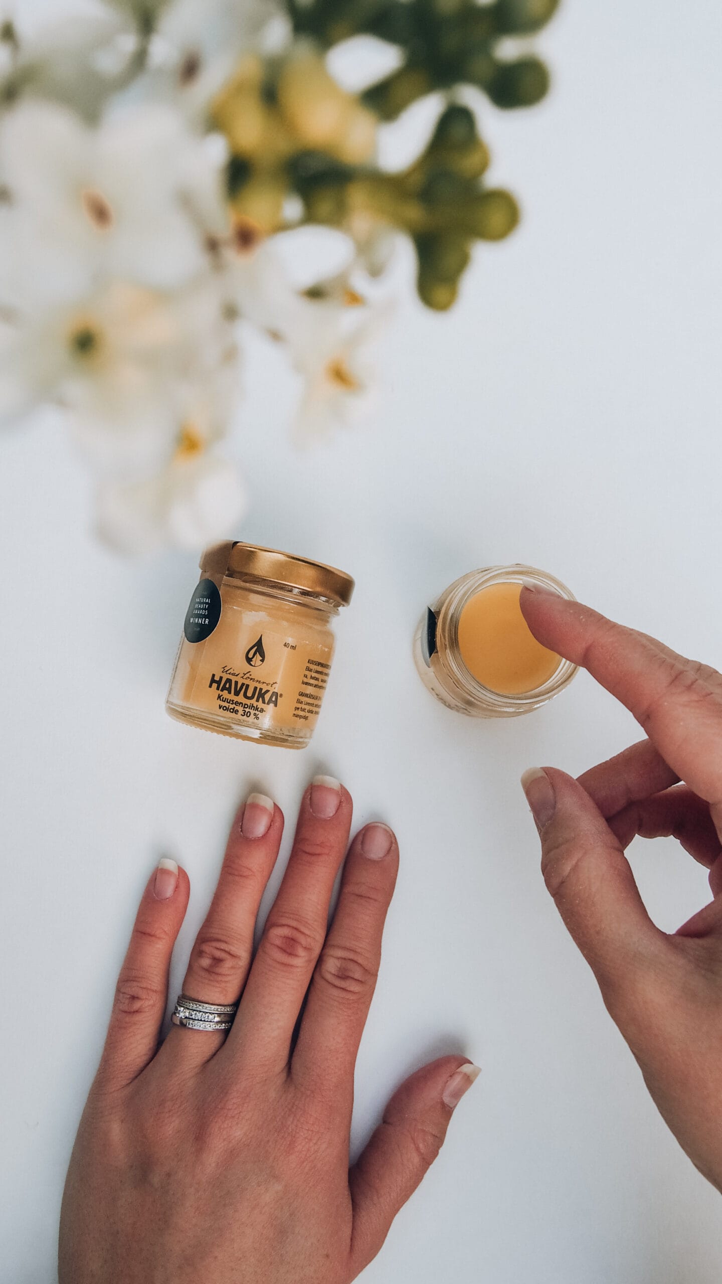 Havuka Strong 30 % Spruce Resin Balm – in use 4