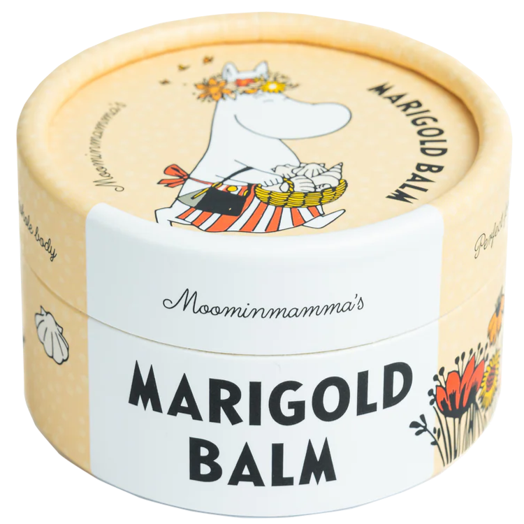 Gustaf & Linnea’s Moominmammas Marigold Balm comes in a round, light yellow container with floral designs and bold black text, featuring Moominmamma holding flowers. Eco-friendly packaging by Gustaf & Linnea.