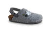 Zapatillas Moomin Kids Felt Slippers Grey feature cozy gray felt, a dark gray strap, cork sole, and playful Moomin characters—perfect sustainable footwear for kids who love comfort and style.