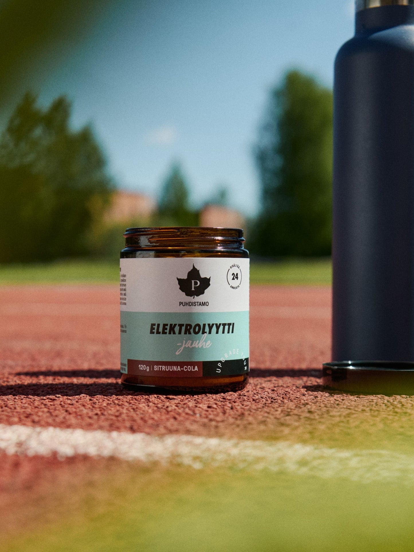 Puhdistamo Electrolyte Powder Lemon & Cola – in use 5