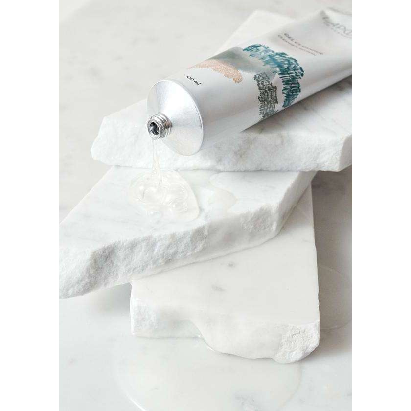 An open Laponie of Scandinavia Gel Cleanser tube rests on stacked white marble slabs, with gel oozing onto the surface. This minimal, elegant arrangement highlights its suitability for sensitive skin.